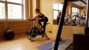 ジムのトレーニングバイクのロゴ